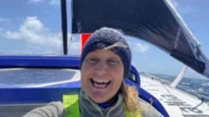 Round-the-world sailor makes land after broken mast