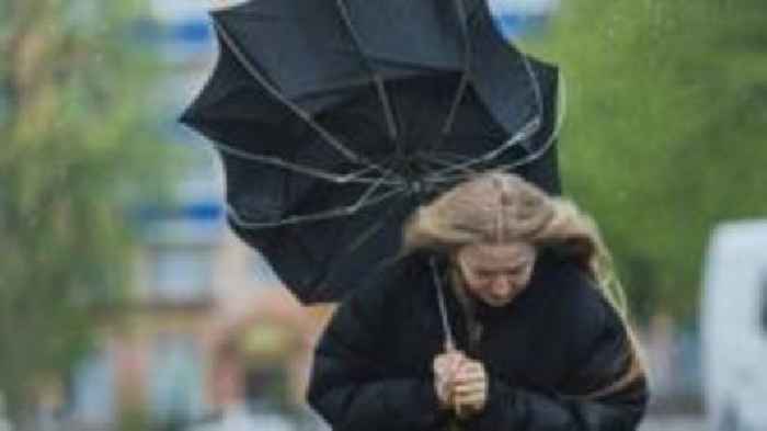 Very strong winds expected to cause disruption