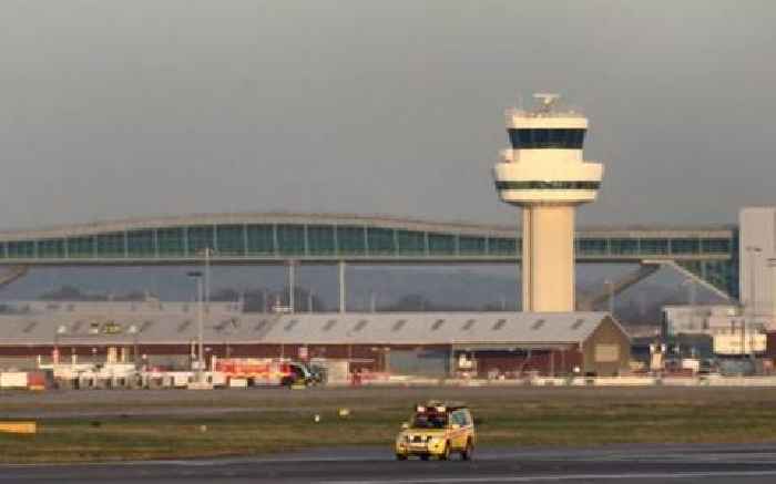 Fog causes disruption at Gatwick on airport’s busiest day of the holiday period