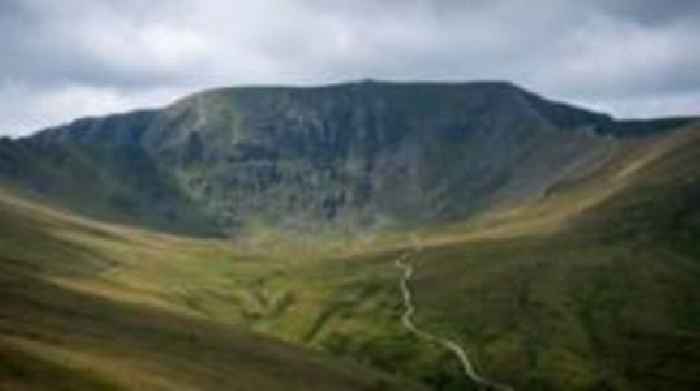 Man dies in 590ft Lake District fell fall