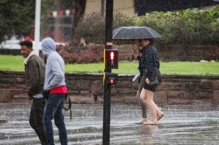 Derbyshire hour-by-hour wind and rain forecasts as two Met Office weather warnings come into force