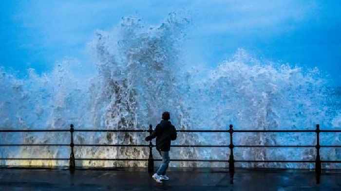 Fresh amber warning for rain into New Year's Day as severe weather hits UK celebrations - see areas affected