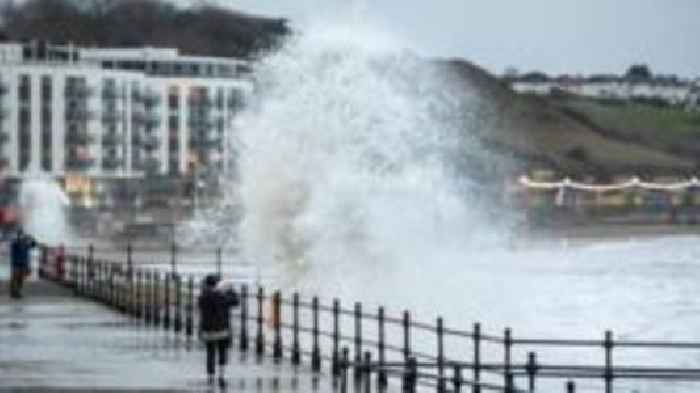 Wind, rain and flood warnings for New Year's Day