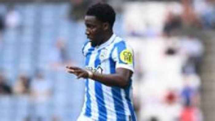 Port Vale sign Huddersfield defender Headley