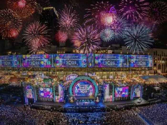 Thailand Rings in 2025 at CentralwOrld - The Times Square of Asia - with a Dazzling Fireworks Spectacle