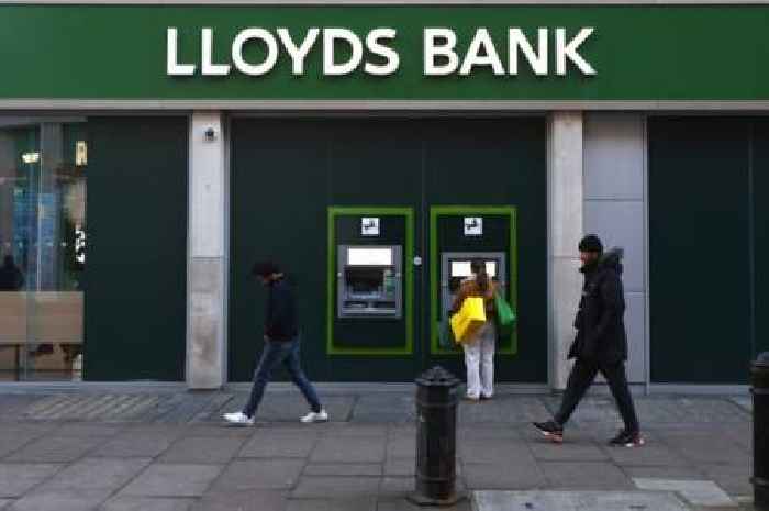 Lloyds customers notice £545 missing from accounts as bank issues January warning