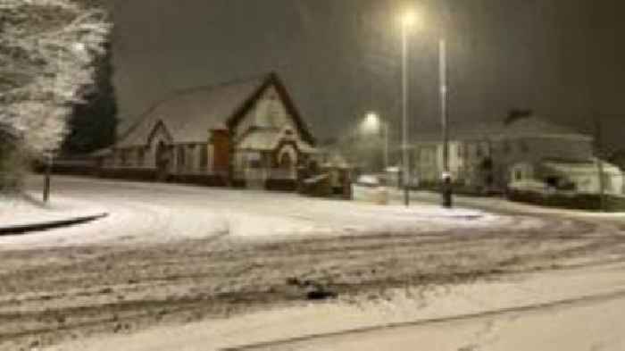 Snow falls across Wales as amber warning takes effect