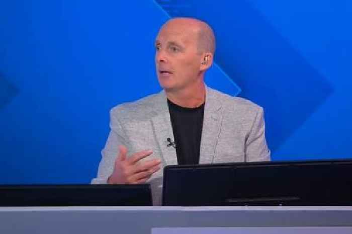 Mike Dean blasts 'definite' penalty decision officials got wrong in Crystal Palace vs Chelsea