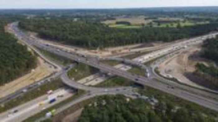 M25 disruption continues after lorry crash