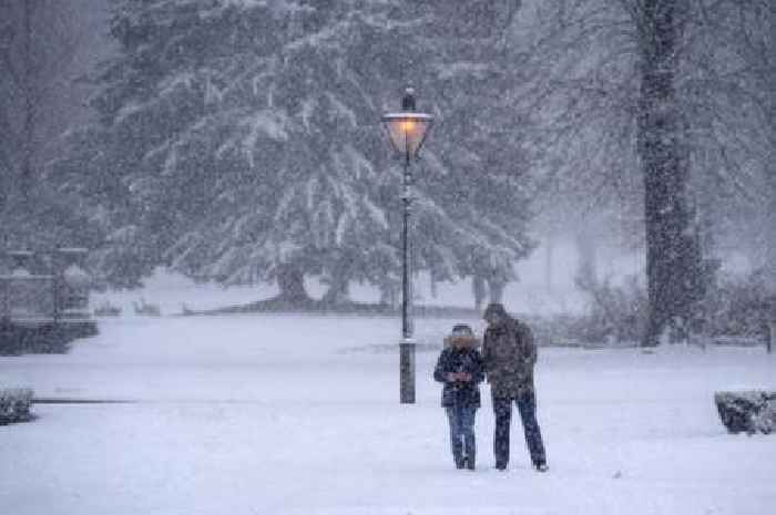 UK faces NEW -11C snow bomb with 5cm per hour falling in England