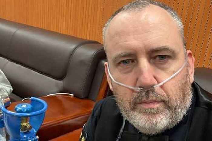 Mark Williams requires oxygen during match as snooker world champion tells panicked fans 'I'm not sick'