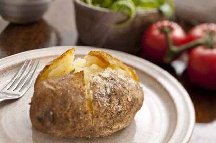 Chef shares 'tasty' jacket potato recipe that takes just 7 minutes