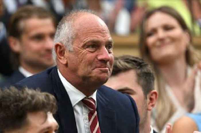 Symptoms of  Dupuytren’s contracture as Sir Steve Redgrave 'worries'