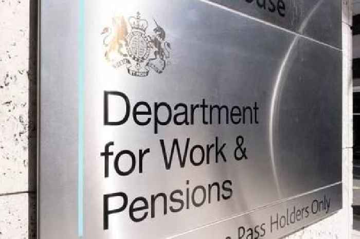 DWP handing people who claim Universal Credit born before 2000 a free £126