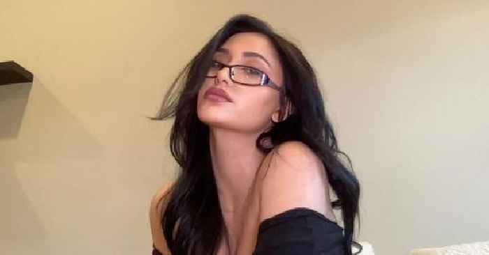 'Love Island USA' Star Leah Kateb Exposes Her Cleavage While Wearing Studious Glasses: See the Sultry Photos