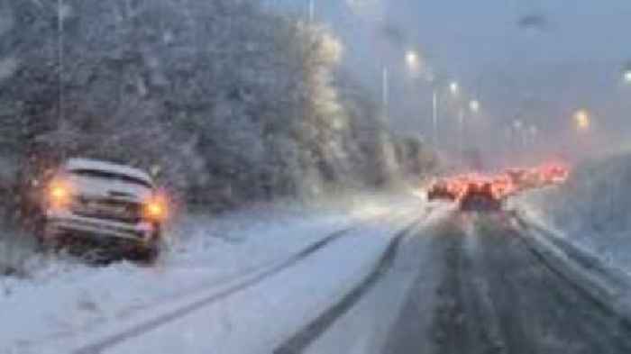 Drivers told to only make necessary journeys in snow