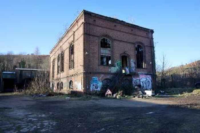 Police issue update after illegal rave takes over former industrial site