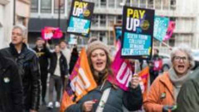 Teaching union to ballot members over pay offer