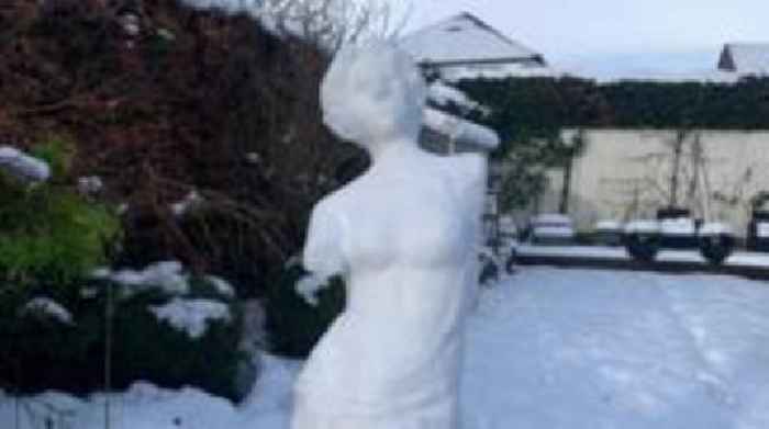 Teenager recreates Venus sculpture in snow