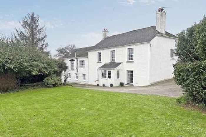 AD FEATURE: Former farmhouse and dairy near Saltash is just yards from Tamar River