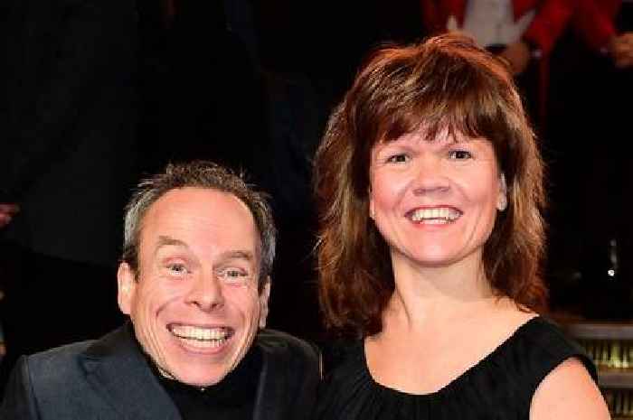 Warwick Davis 'sues hospital for medical negligence' after tragic death of wife