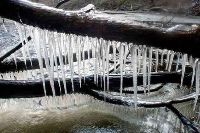 Met Office issues 'layer up' cold weather health warning