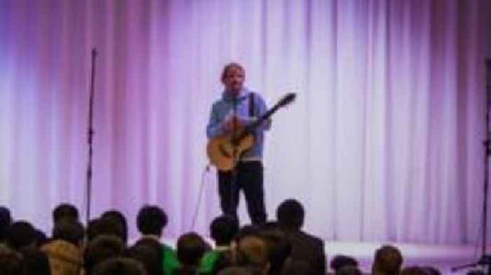 Ed Sheeran stuns pupils with surprise appearance