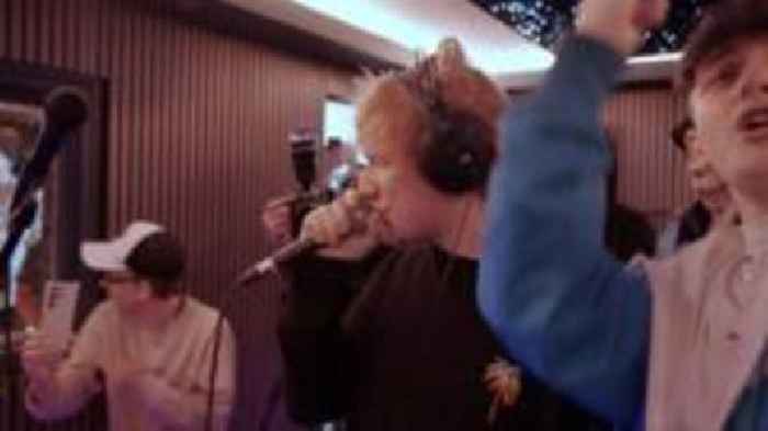 Ed Sheeran joins young rappers for impromptu performance