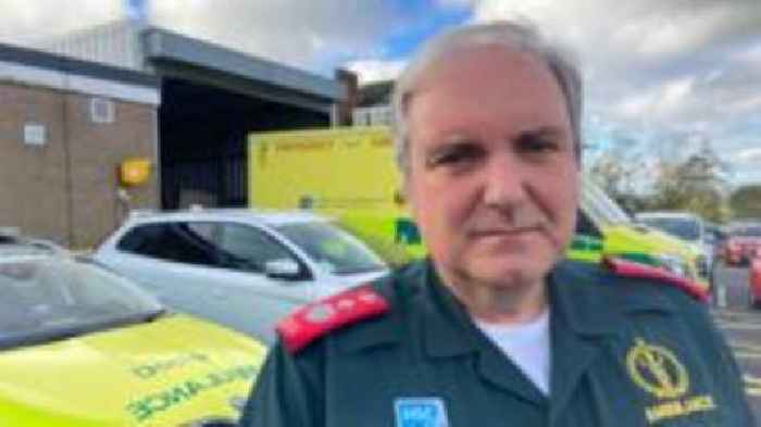 Long waits outside EDs causing deaths -  ambulance chief