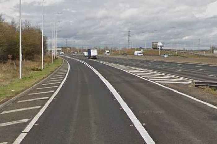 Traffic on M1 in Leicestershire stopped near East Midlands Airport