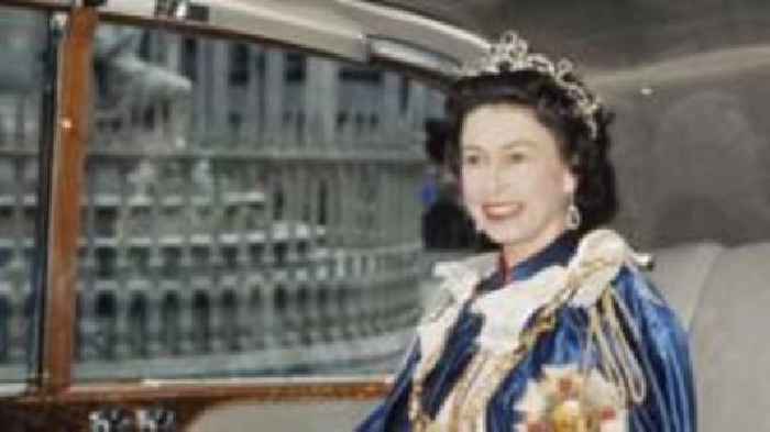 Queen not officially told for years about Palace spy, MI5 papers reveal