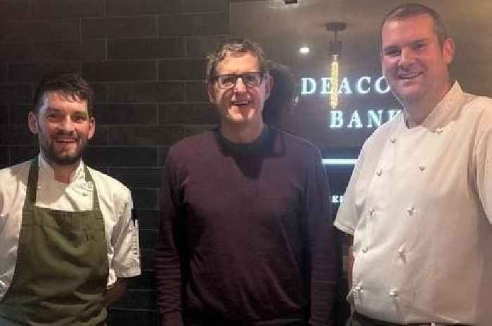 Louis Theroux delights diners with surprise visit to Peak District pub