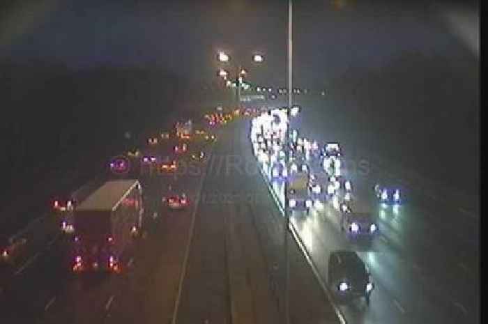 Live M25 traffic updates as crash closes one lane