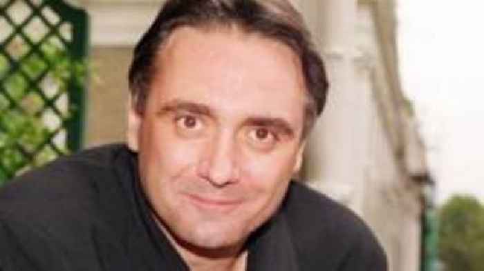 'Screamingly funny' Tony Slattery dies aged 65