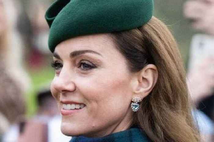 Kate Middleton ditches engagement ring in emotional cancer centre visit