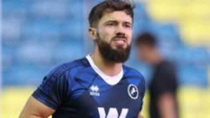 Oxford sign Wales striker Bradshaw from Millwall