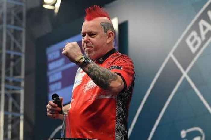 Raging Peter Wright clamps heckler as he takes on darts trolls again at Bahrain Masters