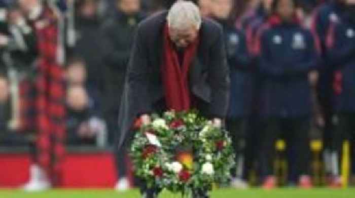 Man Utd pay emotional tribute to legend Law