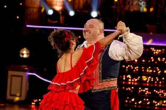 Strictly's Wynne Evans 'tries to find love' for Katya Jones during 2025 tour