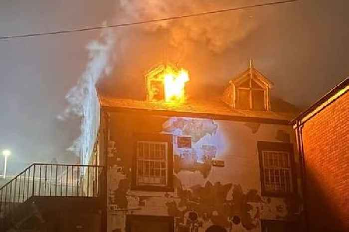 Dramatic pictures show Mansfield pub fire as flames tear through derelict site