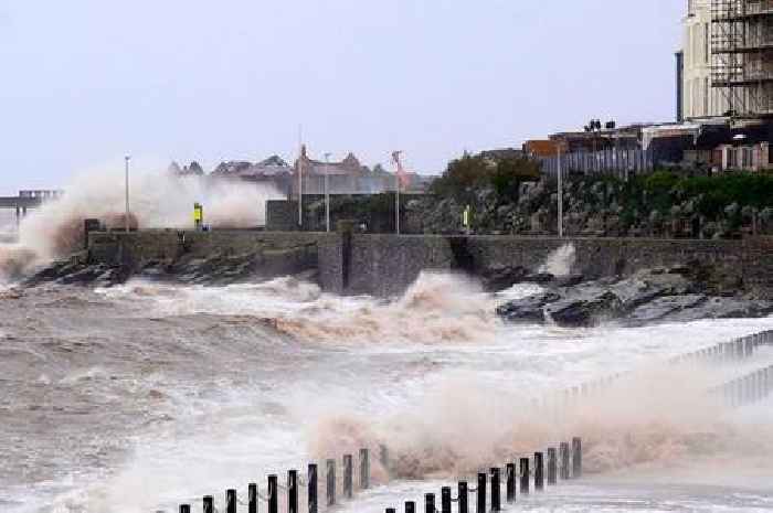 UK weather warning as Met Office forecasts 'potentially disruptive' wind and rain in storm