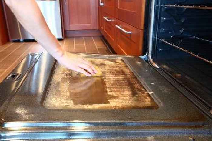 Natural oven cleaner 'cleans grease off 30 minutes' with no scrubbing