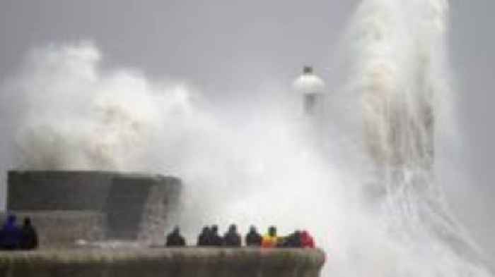 Schools to close ahead of amber weather warning