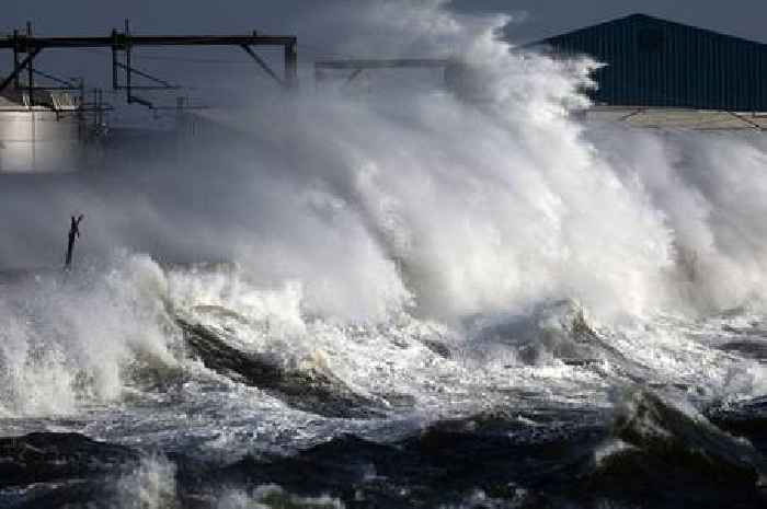 Met Office red warning for Ayrshire as Storm Éowyn to bring 100mph winds