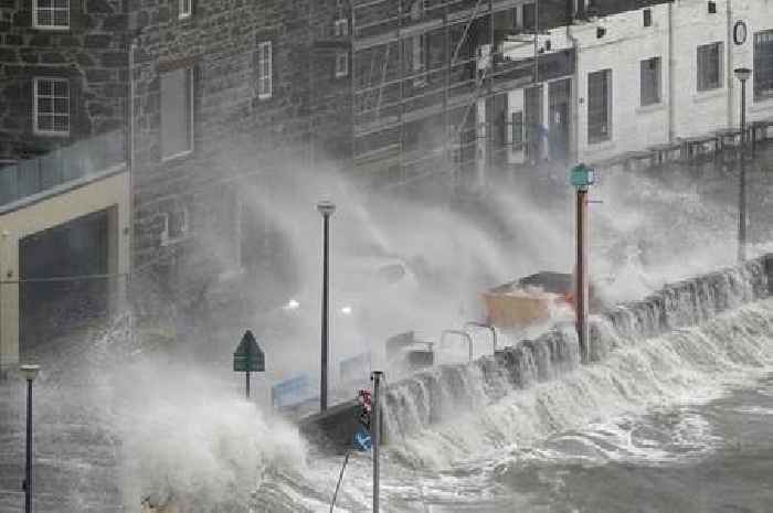 Storm Éowyn in Scotland LIVE as red weather warning issued for 100mph winds