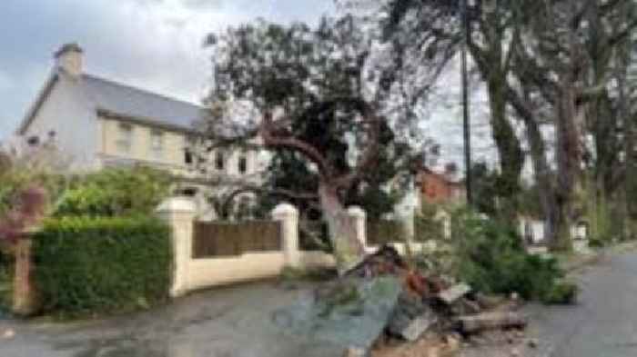 One dead and more than a million without power in Storm Éowyn