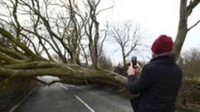 Hurricane-force winds leave 214,000 without power in NI