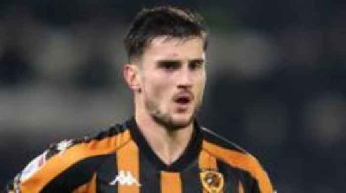 Hull City winger Longman joins Wrexham