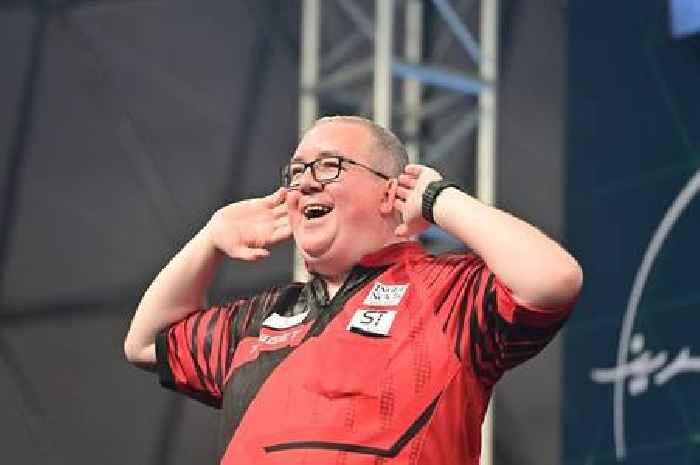 Stephen Bunting punches back at critics of his Luke Littler fist bumps