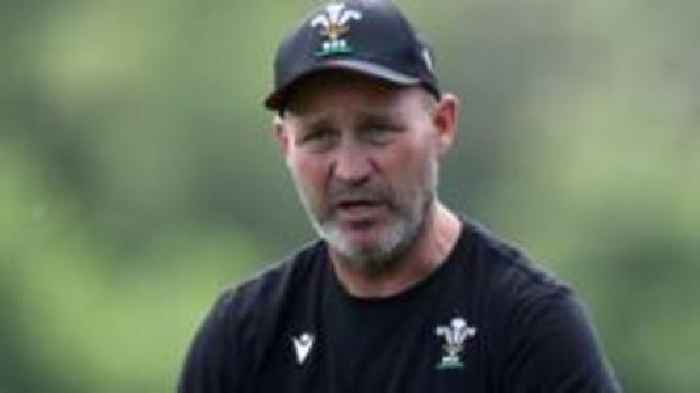 Wales replace King with Howley for Six Nations